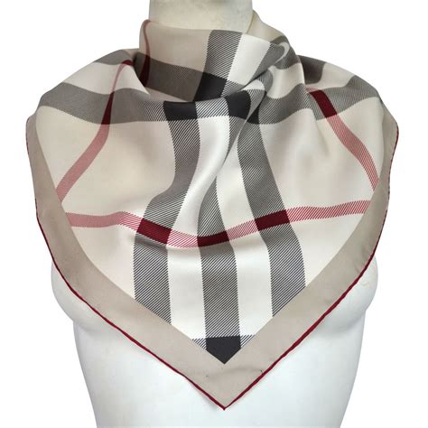 etichette burberry foulard|Foulards en soie de luxe pour femme .